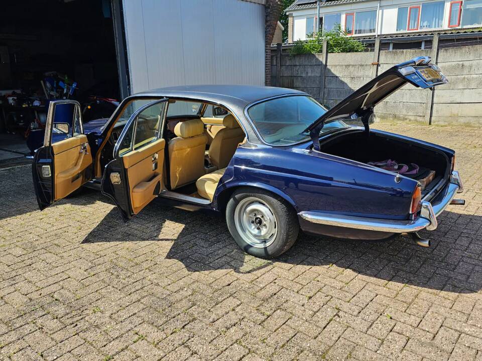 Bild 15/18 von Jaguar XJ 12 L (1978)