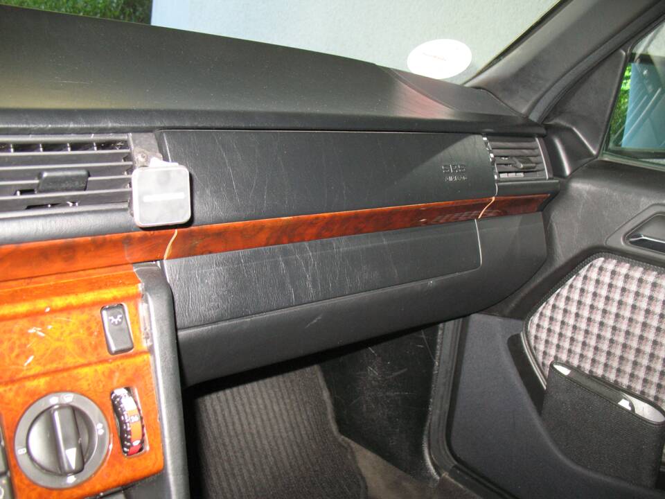 Bild 9/32 von Mercedes-Benz E 220 (1995)