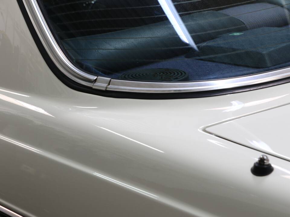 Bild 27/38 von Mercedes-Benz 230 CE (1984)