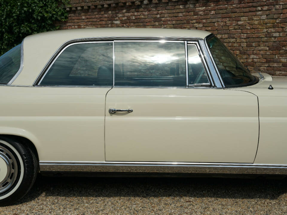 Image 17/50 of Mercedes-Benz 280 SE (1968)