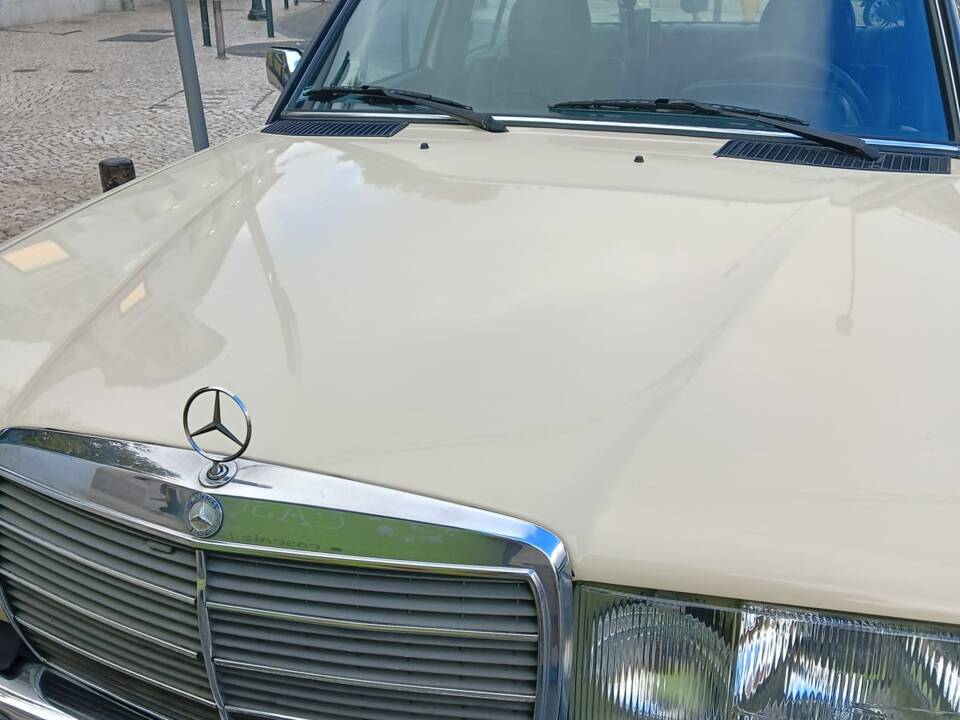 Bild 30/73 von Mercedes-Benz 300 D (1977)