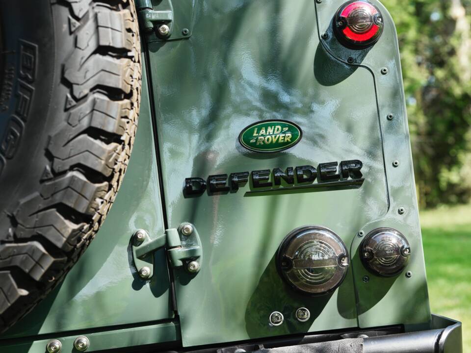Bild 8/41 von Land Rover Defender 110 (2007)