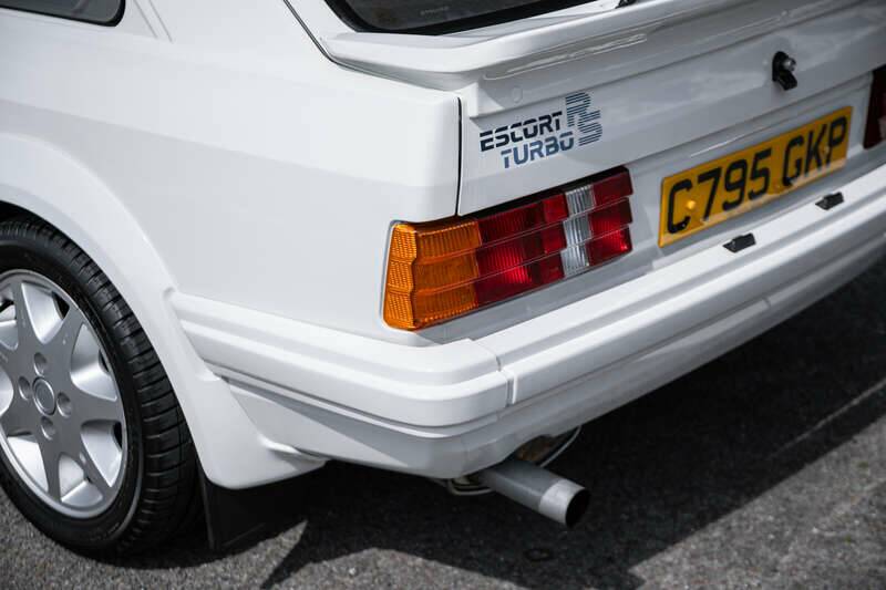 Image 30/33 de Ford Escort turbo RS (1986)