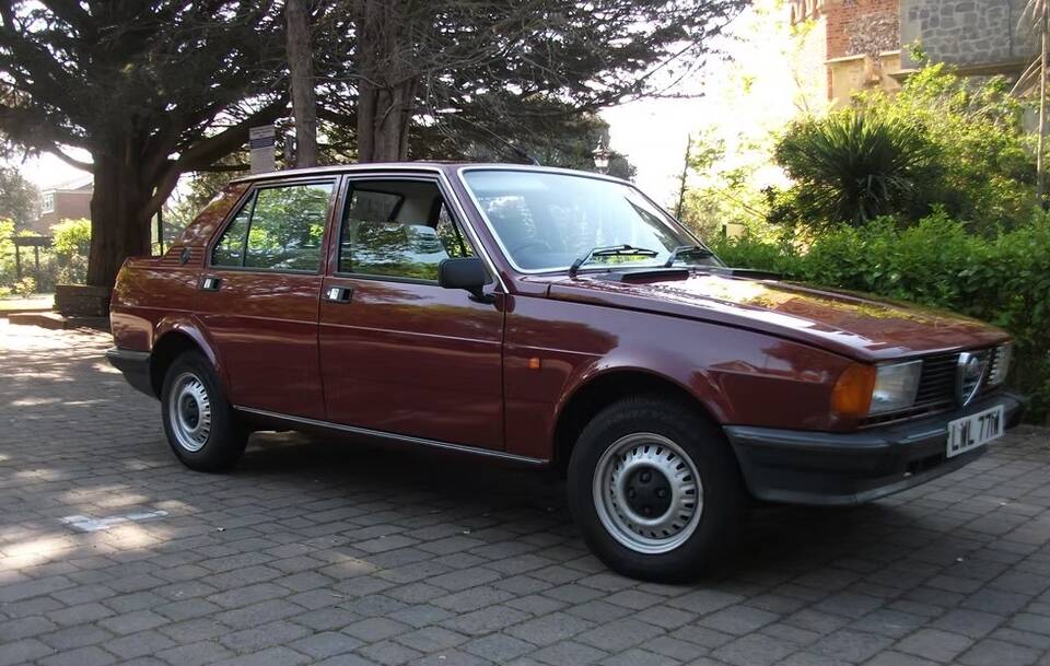 Image 7/9 of Alfa Romeo Giulietta 1.6 (1981)