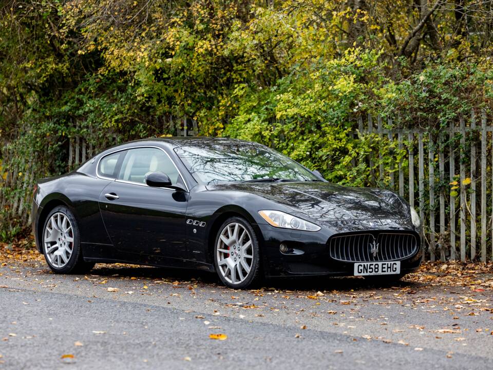 Bild 10/50 von Maserati GranTurismo 4.2 (2008)