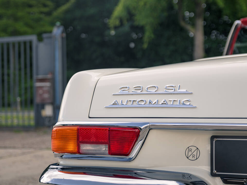 Image 21/60 of Mercedes-Benz 230 SL (1967)