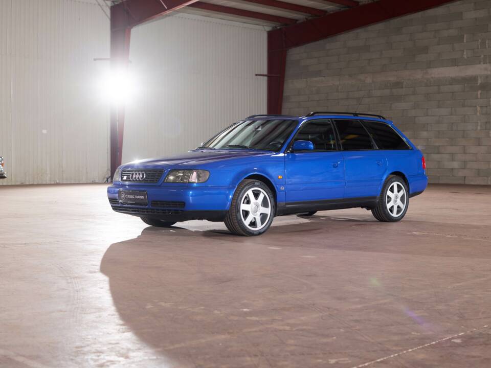 Image 28/113 of Audi S6 Plus Avant (1996)