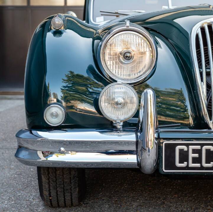 Image 4/41 of Jaguar XK 140 DHC (1955)