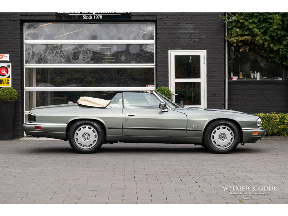 Image 7/35 of Jaguar XJS 4.0 (1995)