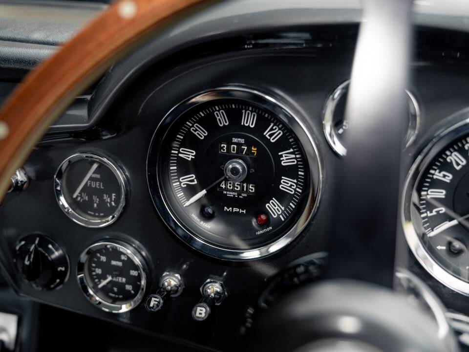 Image 58/79 of Aston Martin DB 6 (1968)