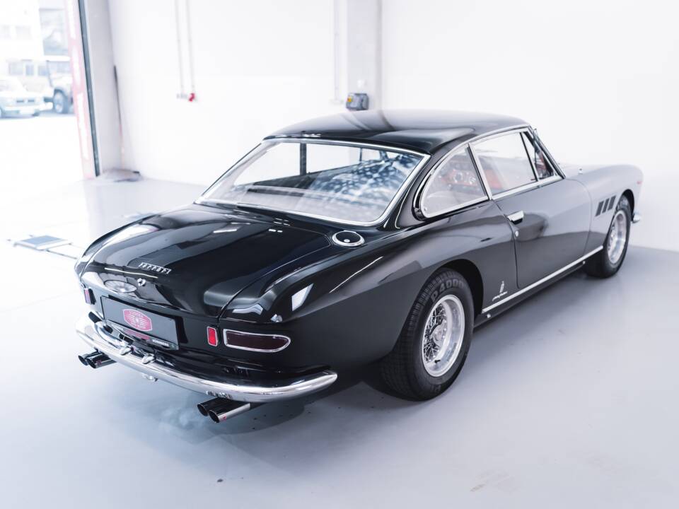 Image 32/100 of Ferrari 330 GT 2+2 (1965)