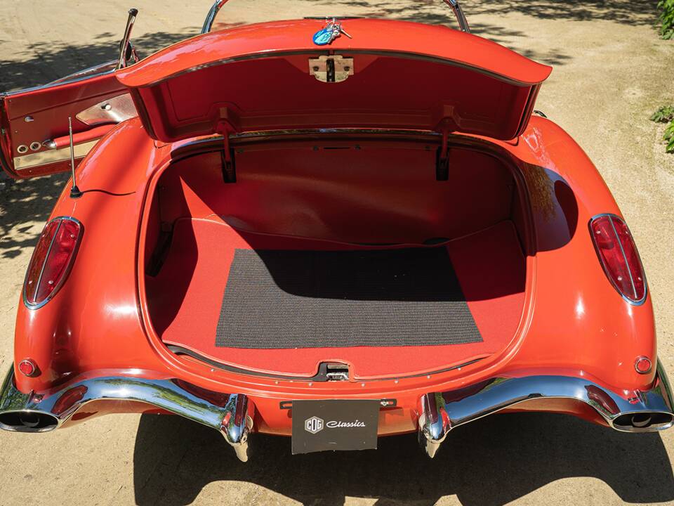Image 44/51 of Chevrolet Corvette (1960)