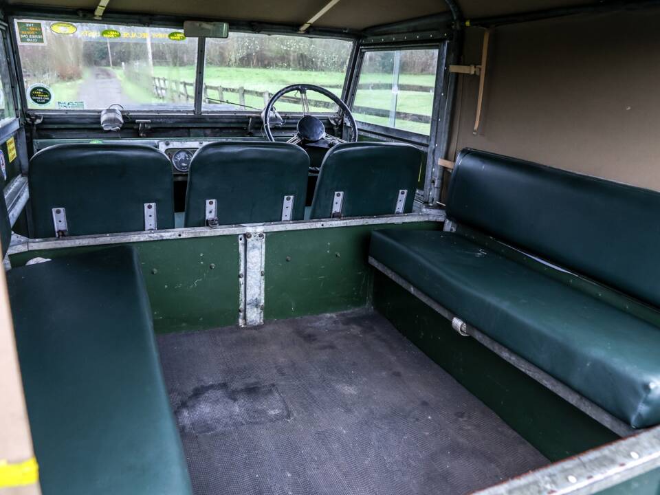 Image 17/27 of Land Rover 88 (1957)