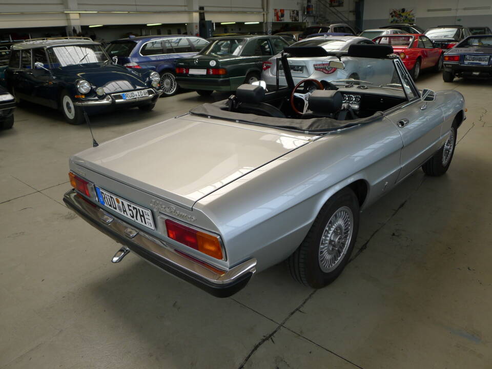 Bild 26/32 von Alfa Romeo 2000 Spider Veloce (1981)