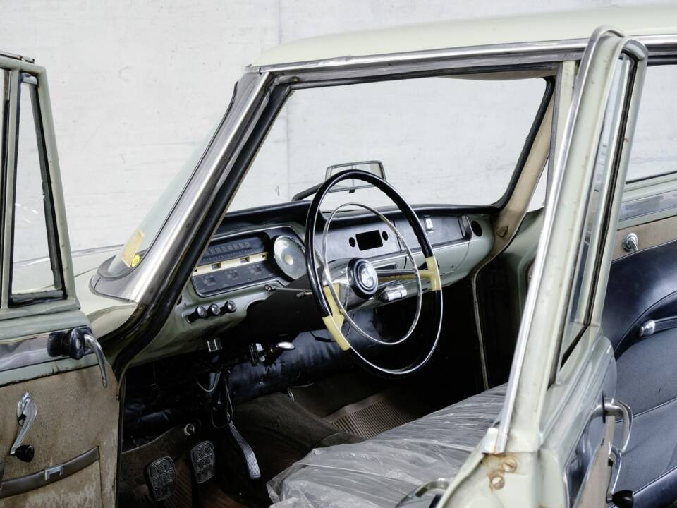 Image 19/48 of Alfa Romeo 2600 Berlina (1962)