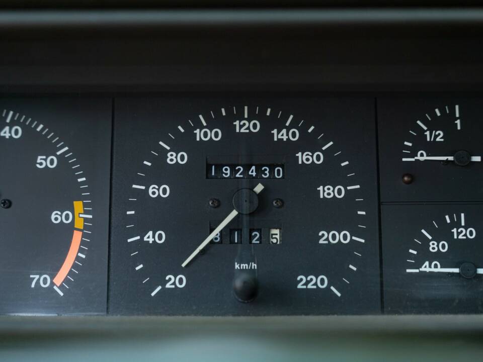 Bild 35/50 von Alfa Romeo 75 2.0 Twin Spark (1989)
