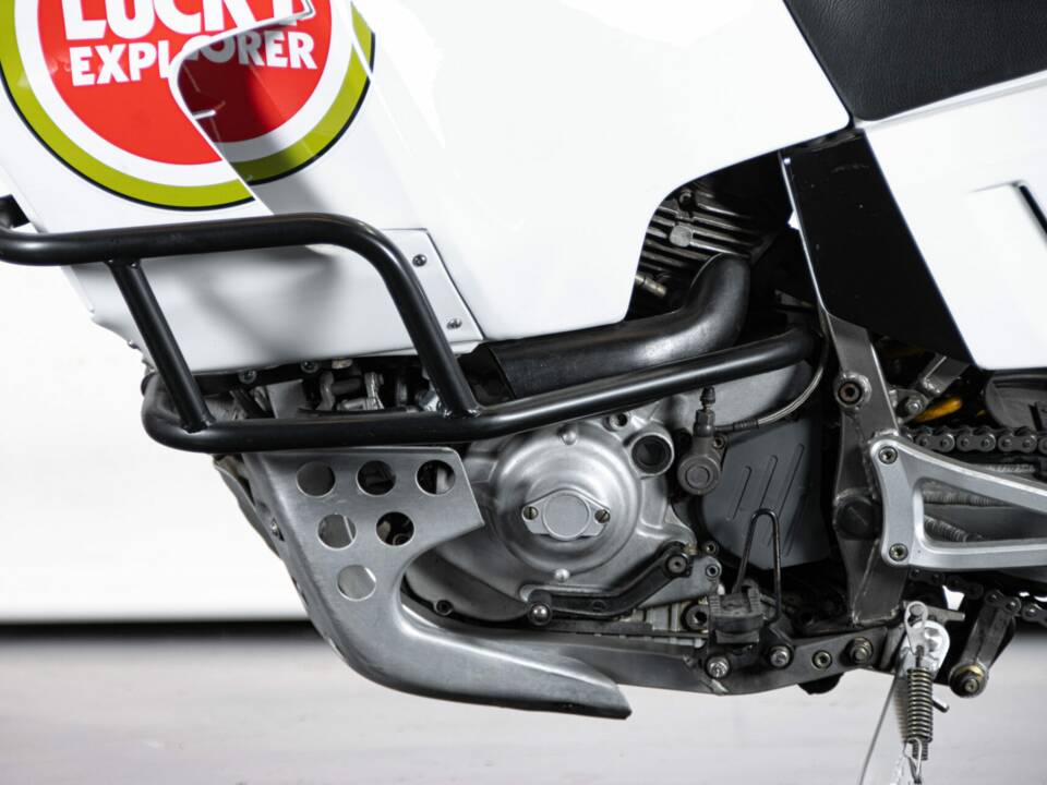 Image 22/50 of Cagiva E900 Elefant (1997)