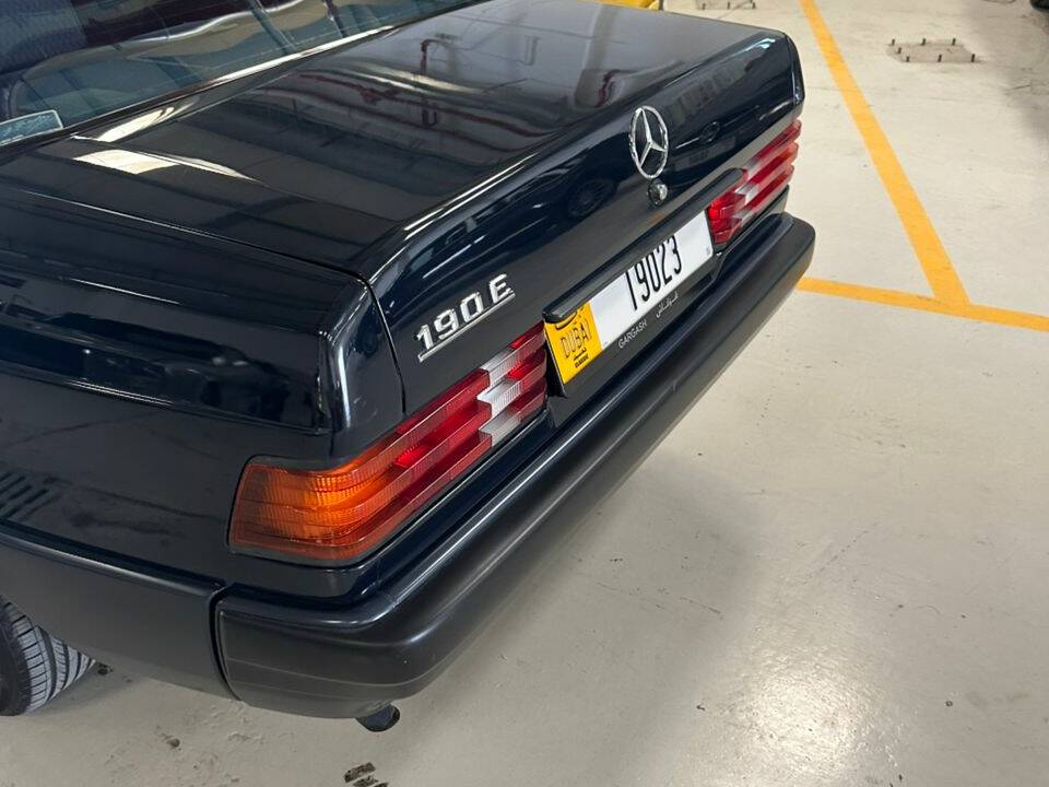Bild 27/69 von Mercedes-Benz 190 E (1988)