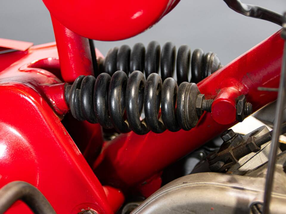 Immagine 41/50 di Moto Guzzi Motoleggera 65 (1951)