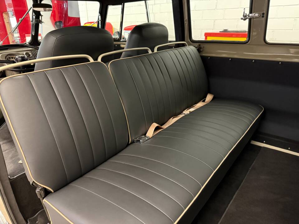 Image 13/26 of Volkswagen T1 Samba (1965)