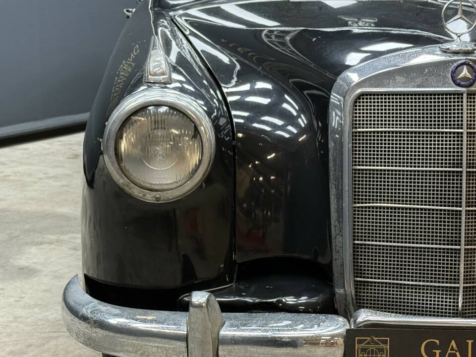 Image 18/50 of Mercedes-Benz 220 S (1955)