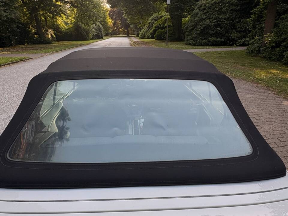 Immagine 15/75 di BMW 320i (1988)