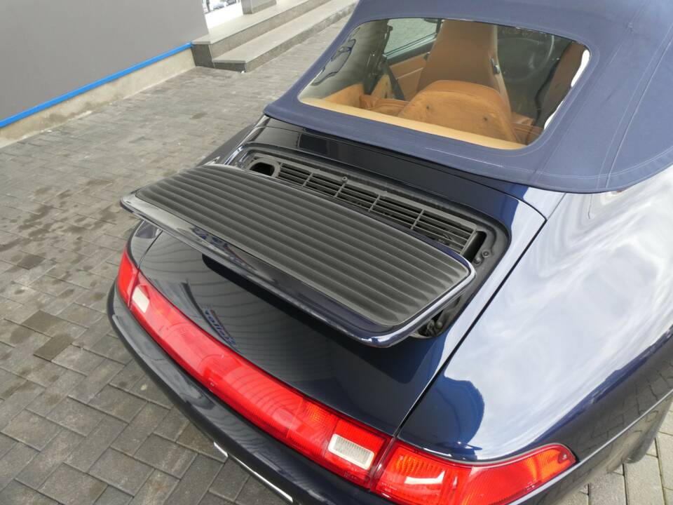 Image 26/29 of Porsche 911 Carrera (1995)