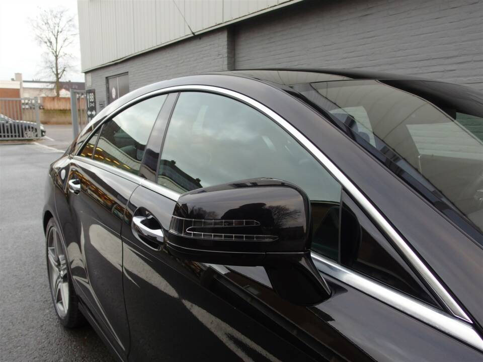 Image 19/97 of Mercedes-Benz CLS 63 AMG S 4MATIC (2013)