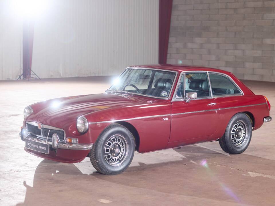 Immagine 2/29 di MG MGB GT V8 (1974)