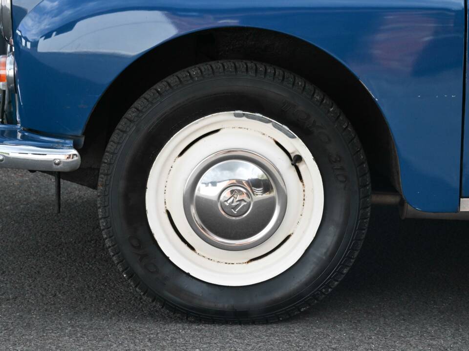 Image 11/50 of Morris Minor 1000 Traveller (1971)