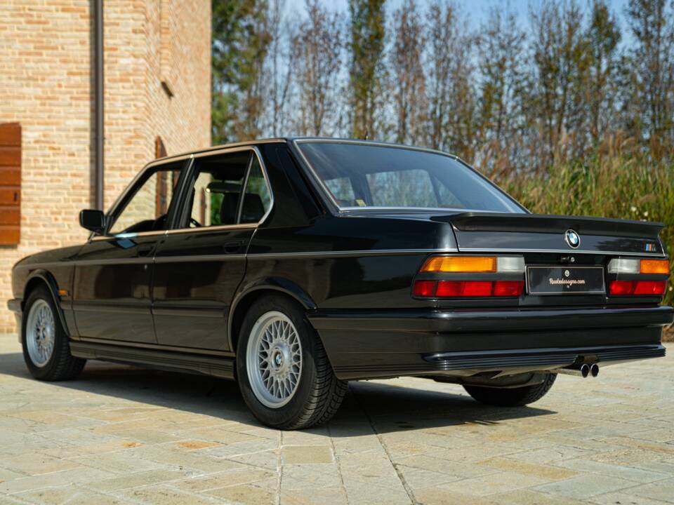 Immagine 13/50 di BMW M 535i (1985)