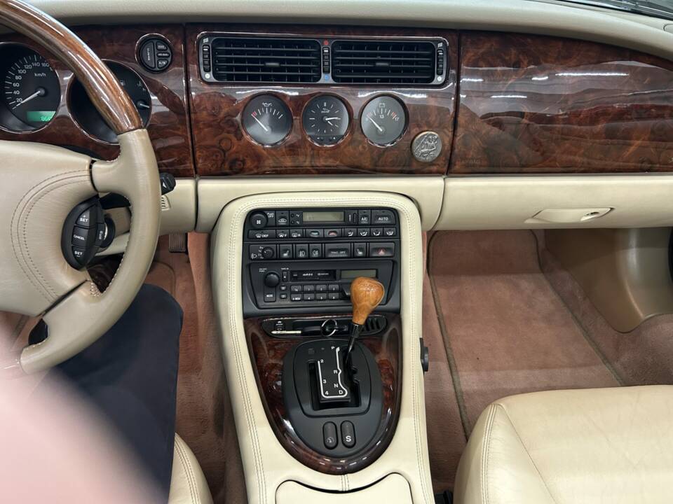 Immagine 14/28 di Jaguar XK8 4.0 (1997)