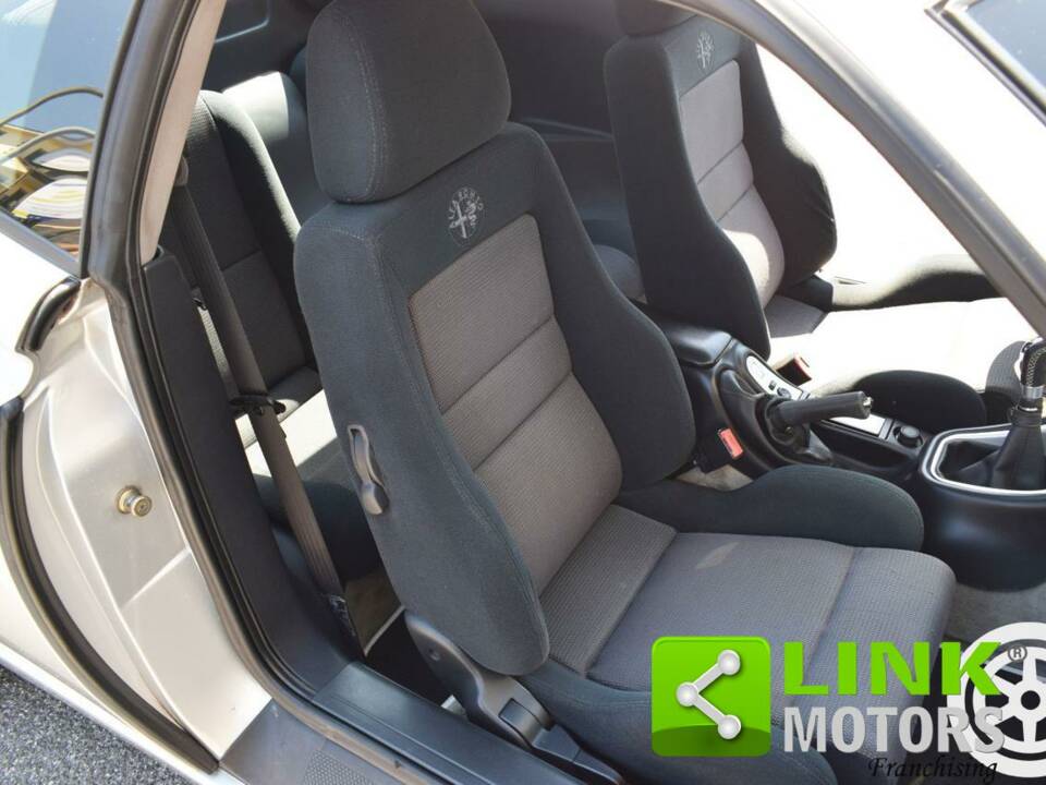 Image 6/10 de Alfa Romeo GTV 1.8 Twin Spark (2000)