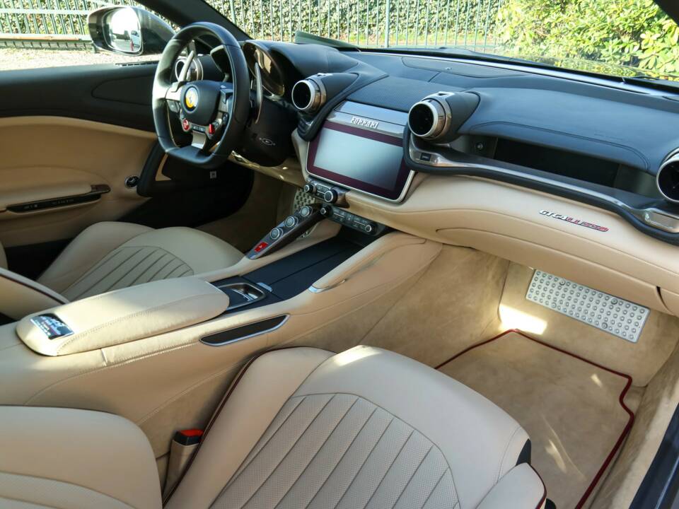 Immagine 26/50 di Ferrari GTC4Lusso (2018)