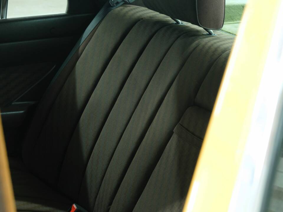 Bild 33/50 von Mercedes-Benz 280 SE (1981)