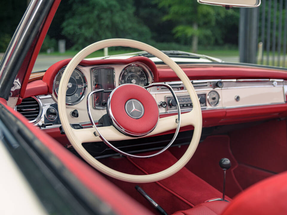 Image 38/60 of Mercedes-Benz 230 SL (1967)