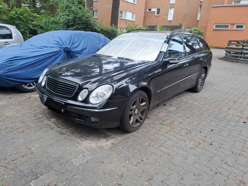 Image 1/8 of Mercedes-Benz E 500 (2004)