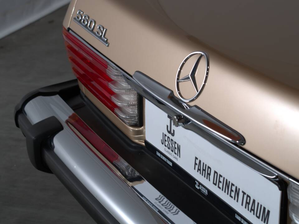 Image 25/47 de Mercedes-Benz 560 SL (1987)