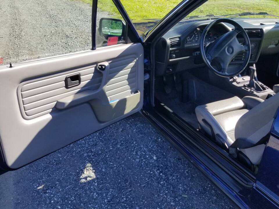 Bild 8/19 von BMW 318i (1992)