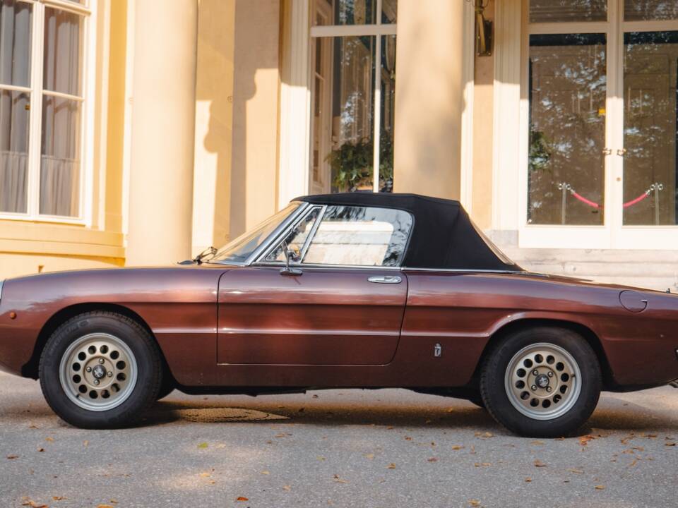 Afbeelding 32/34 van Alfa Romeo 2000 Spider Veloce (1980)