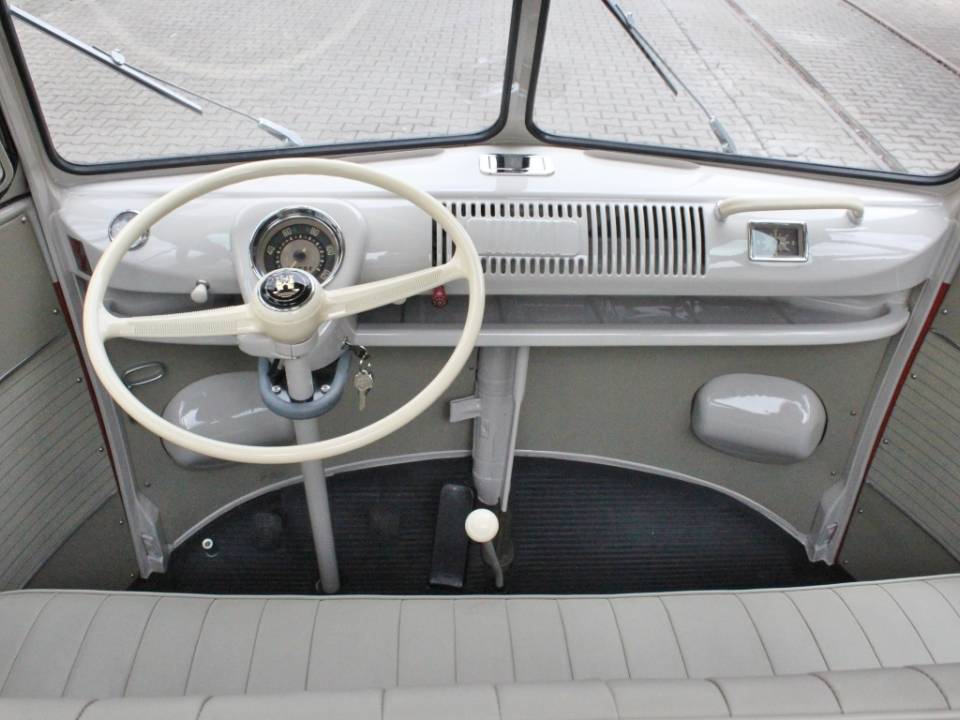 Immagine 13/34 di Volkswagen T1 Samba 1.2 (1961)