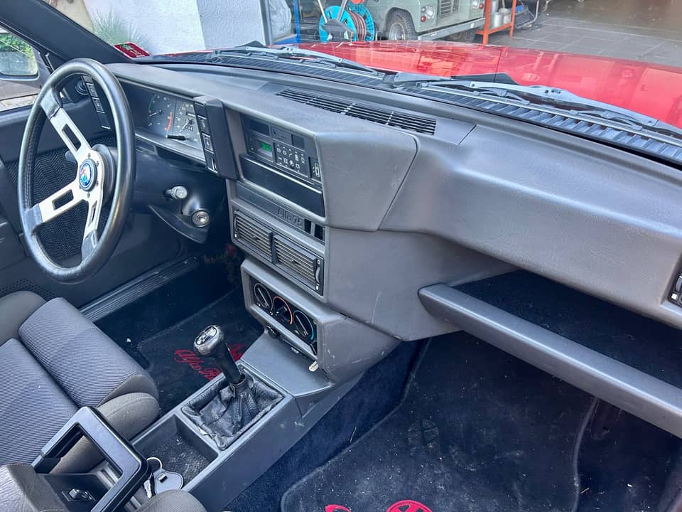Image 20/30 of Alfa Romeo 75 3.0 V6 QV (1991)