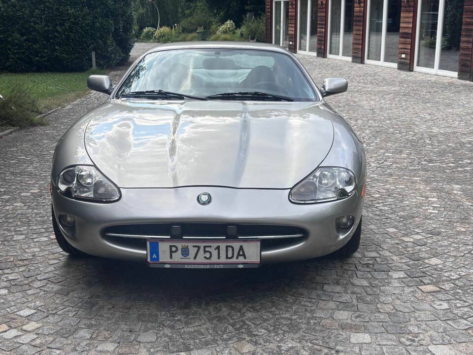 Afbeelding 3/8 van Jaguar XK8 4.0 (1998)