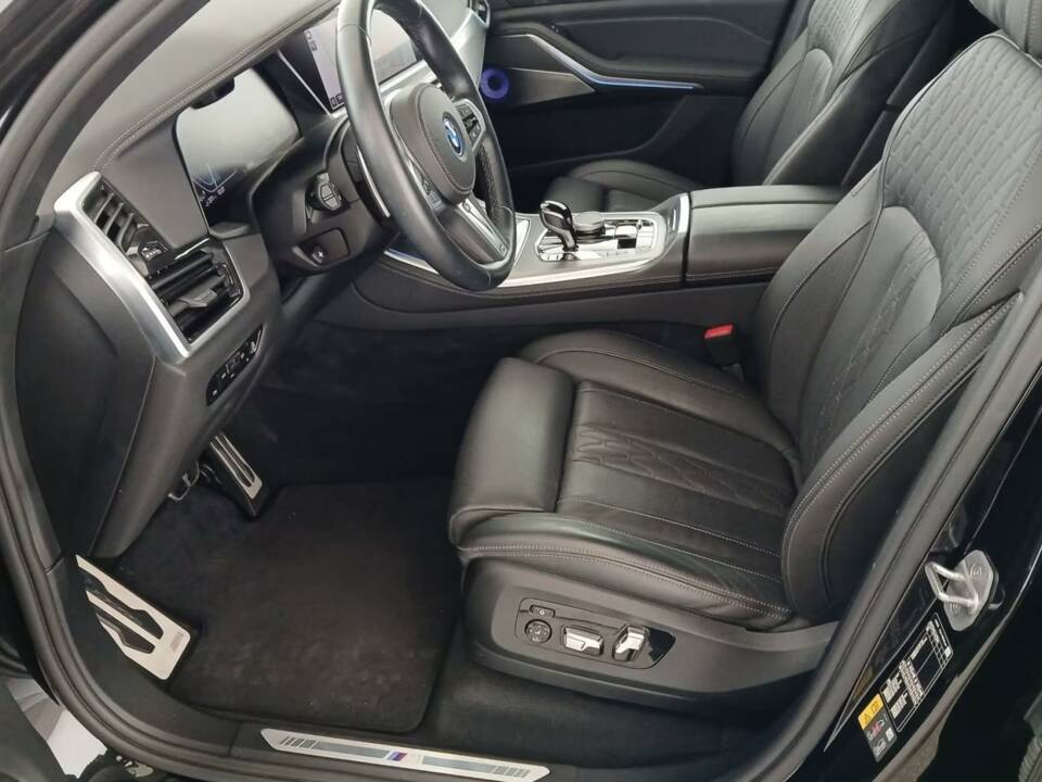 Image 4/9 of BMW X5 xDrive45e (2022)