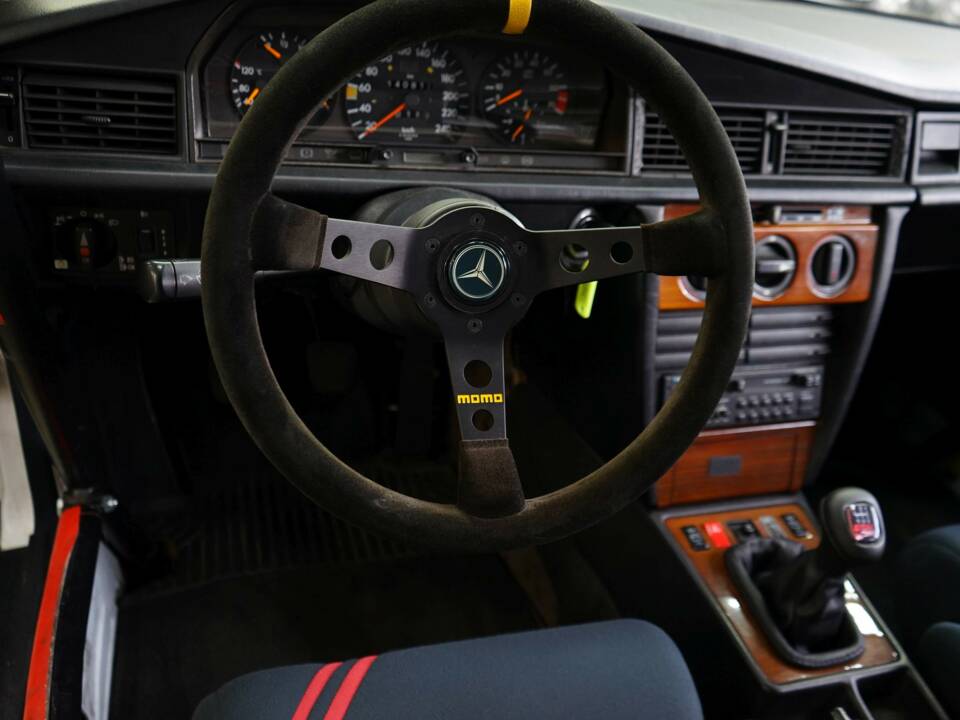 Imagen 28/36 de Mercedes-Benz 190 E 2.6 (1990)