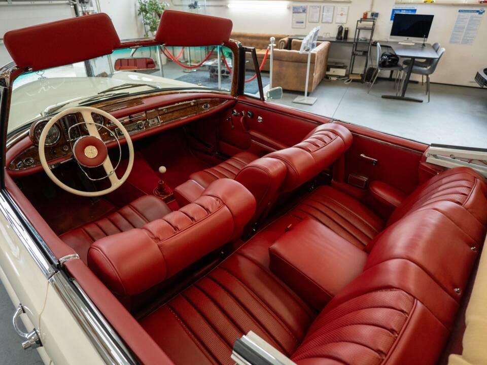 Image 16/37 of Mercedes-Benz 250 SE (1966)