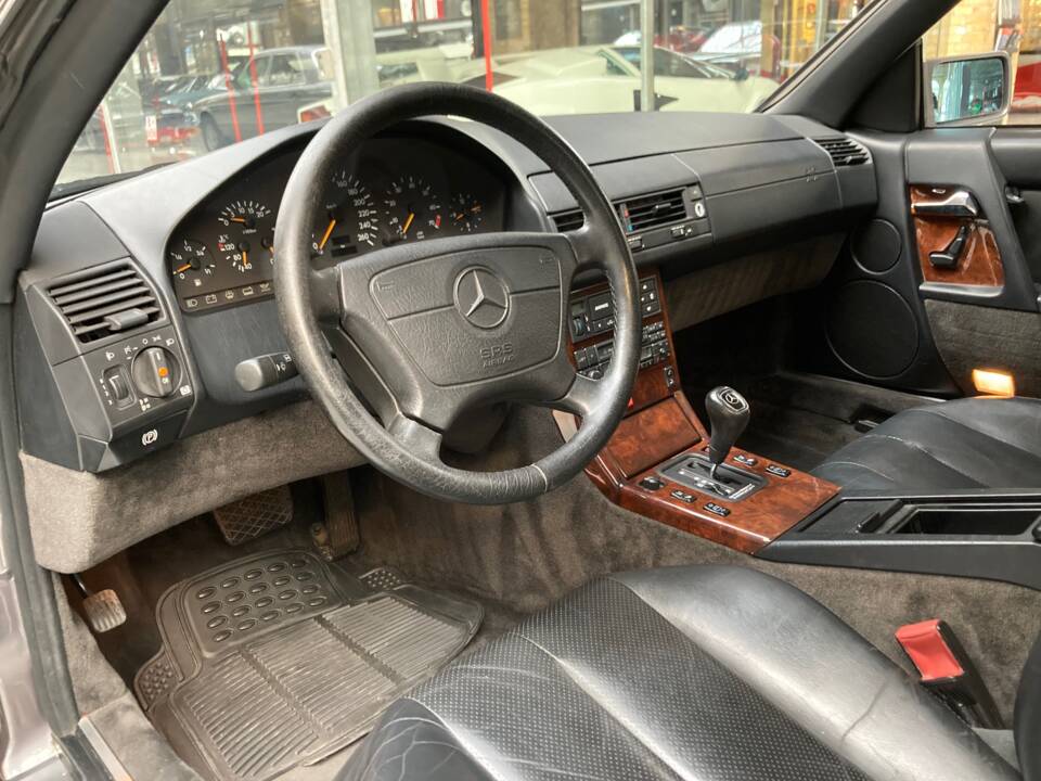 Image 41/49 of Mercedes-Benz SL 280 (1995)