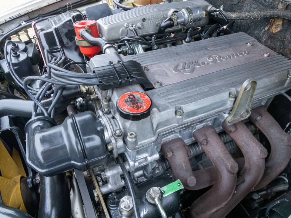 Image 19/50 of Alfa Romeo 75 2.0 Twin Spark (1988)