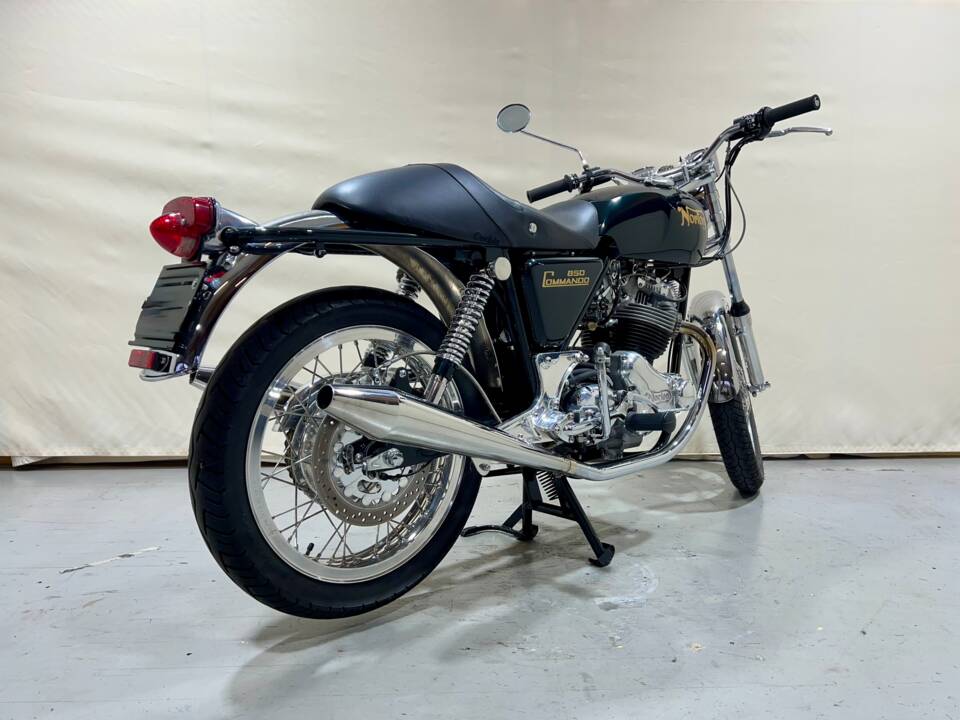 Image 11/16 of Norton Commando 850 Roadster (1975)