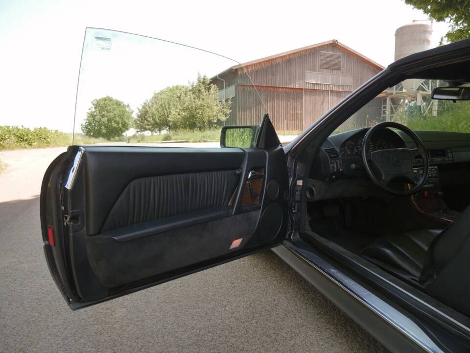 Image 11/39 de Mercedes-Benz 280 SL (1900)